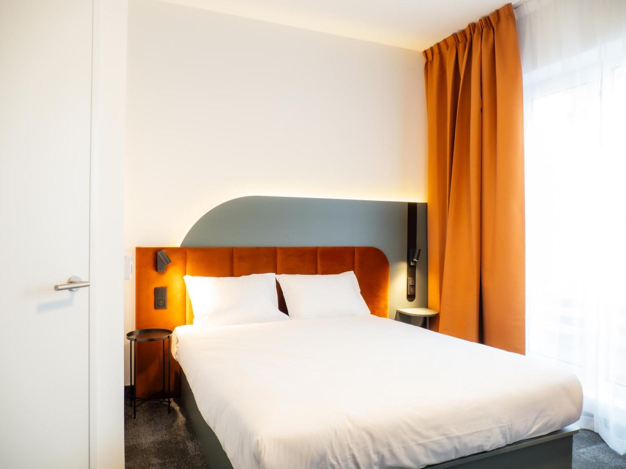 B&B Hotel Leszno Лешно Екстериор снимка
