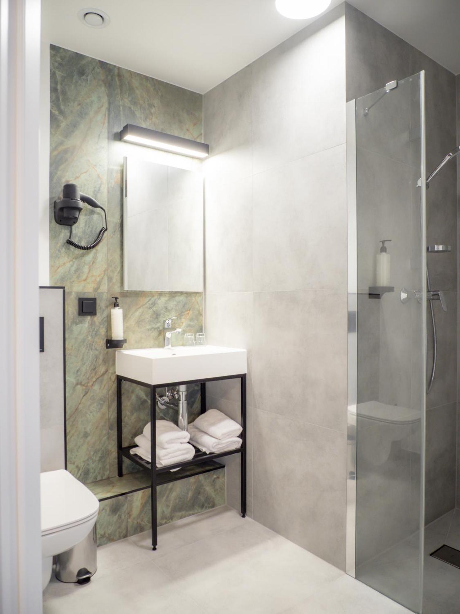 B&B Hotel Leszno Лешно Екстериор снимка