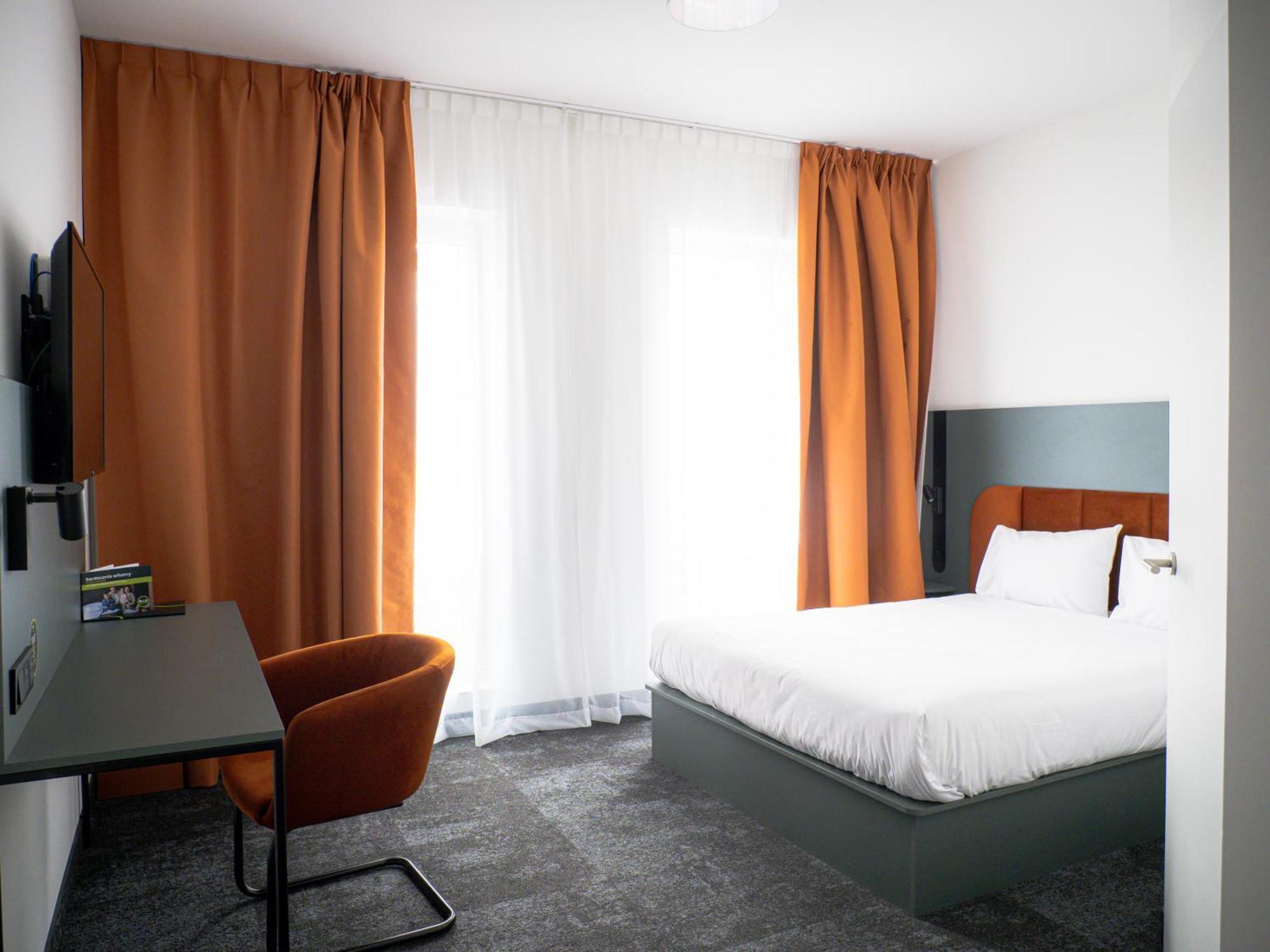 B&B Hotel Leszno Лешно Екстериор снимка