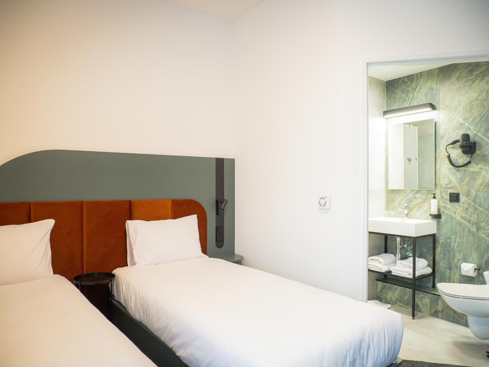 B&B Hotel Leszno Лешно Екстериор снимка