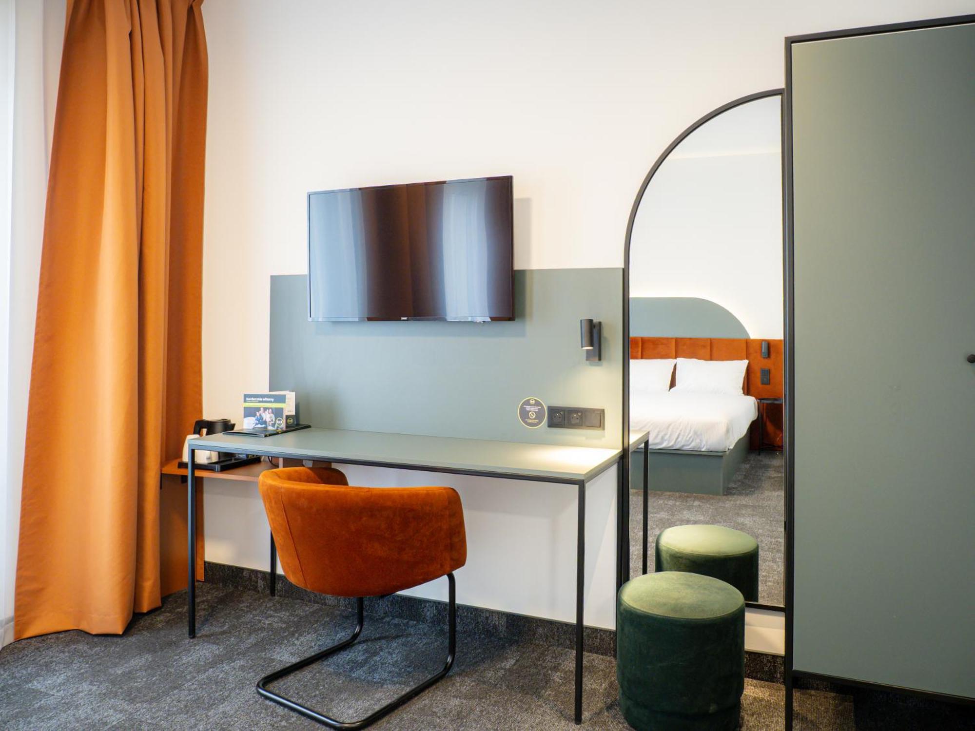 B&B Hotel Leszno Лешно Екстериор снимка